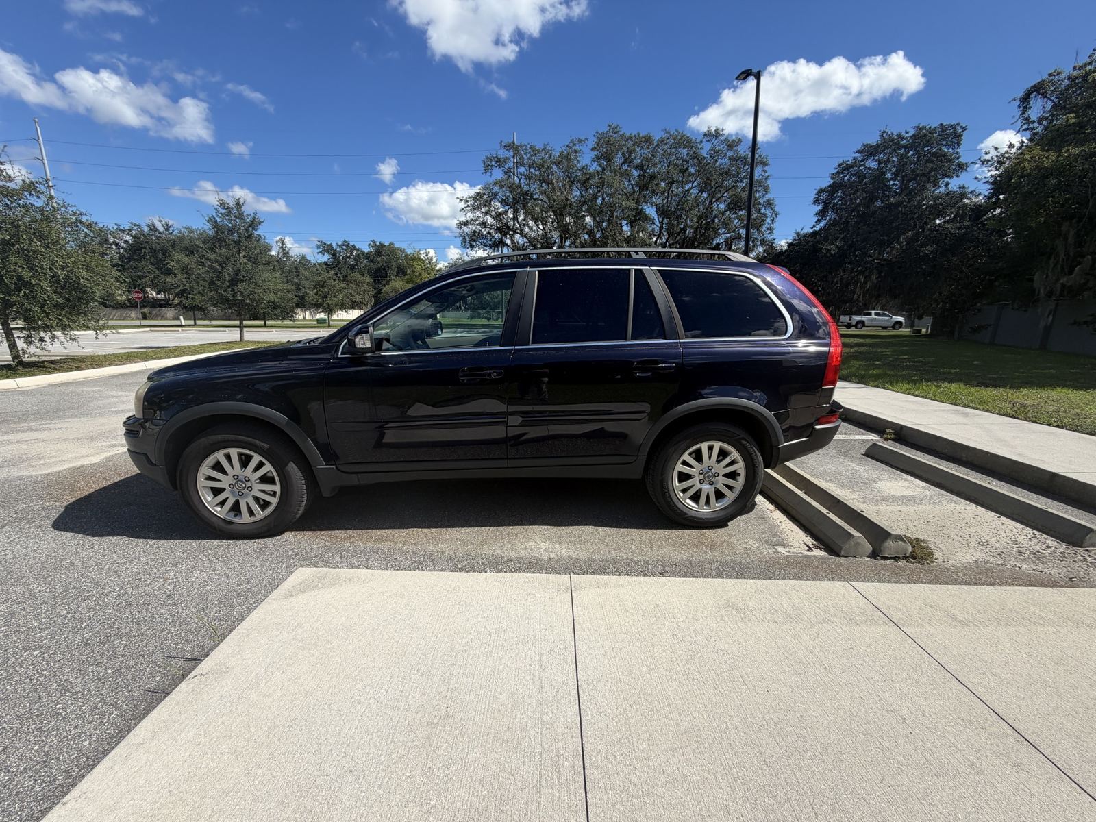 Vehicle photo 2