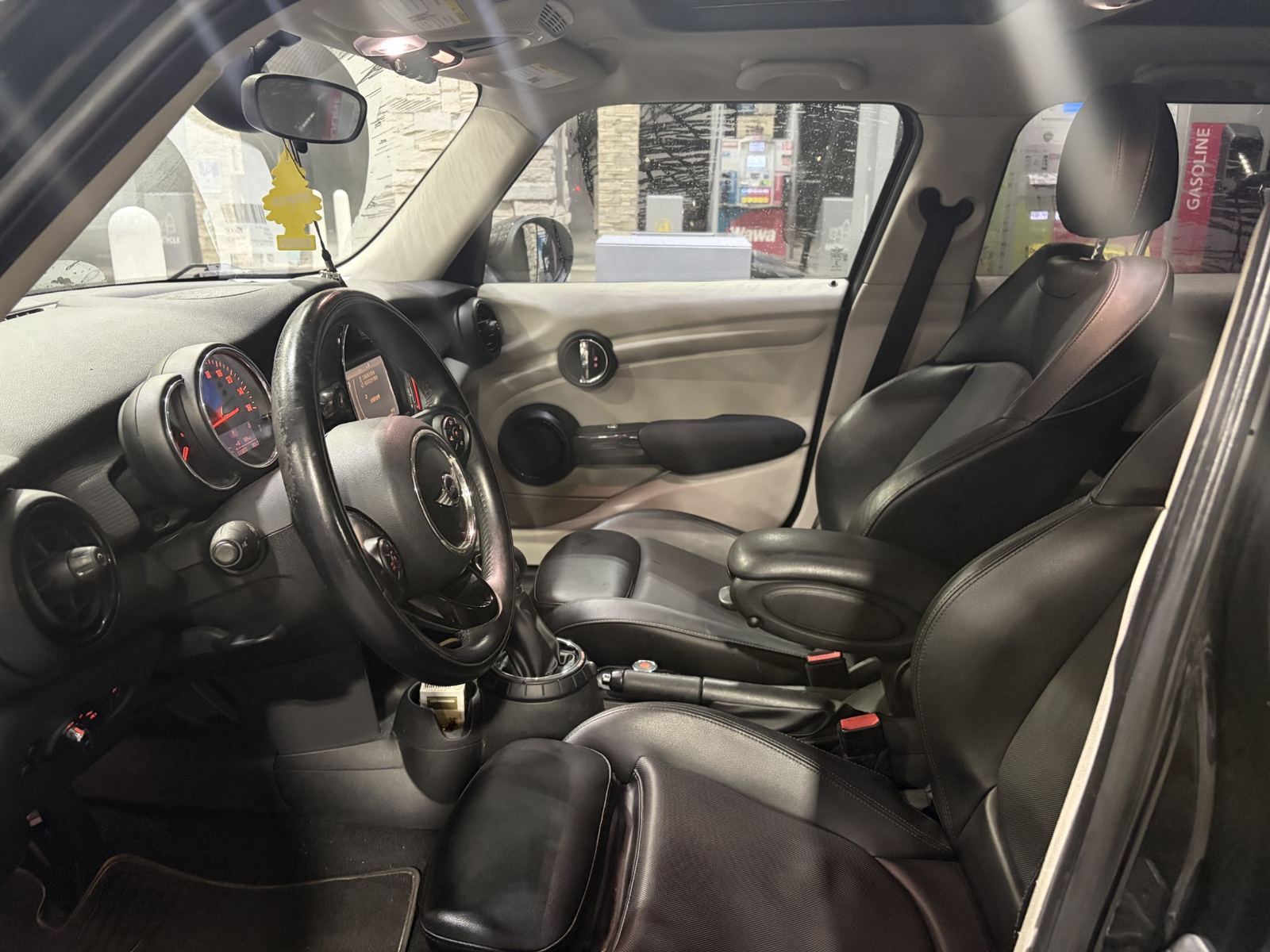 Vehicle photo 5