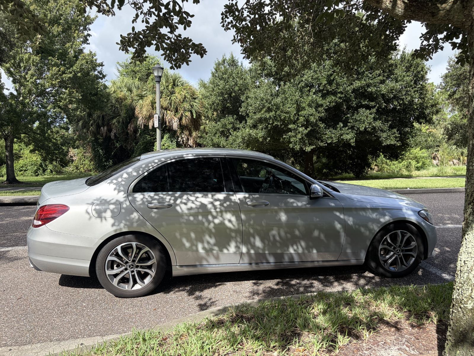 Vehicle photo 4