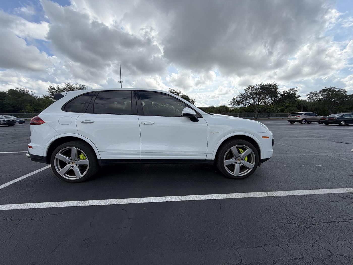 Vehicle photo 5