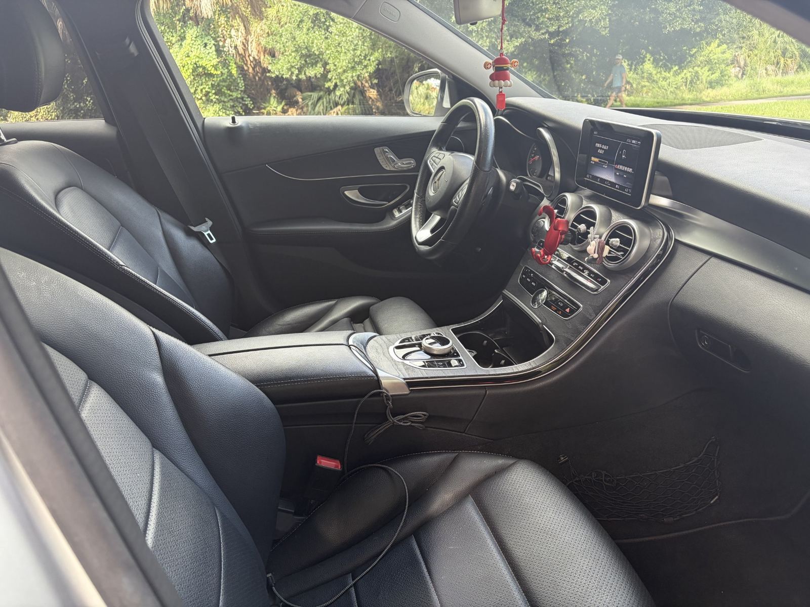 Vehicle photo 5