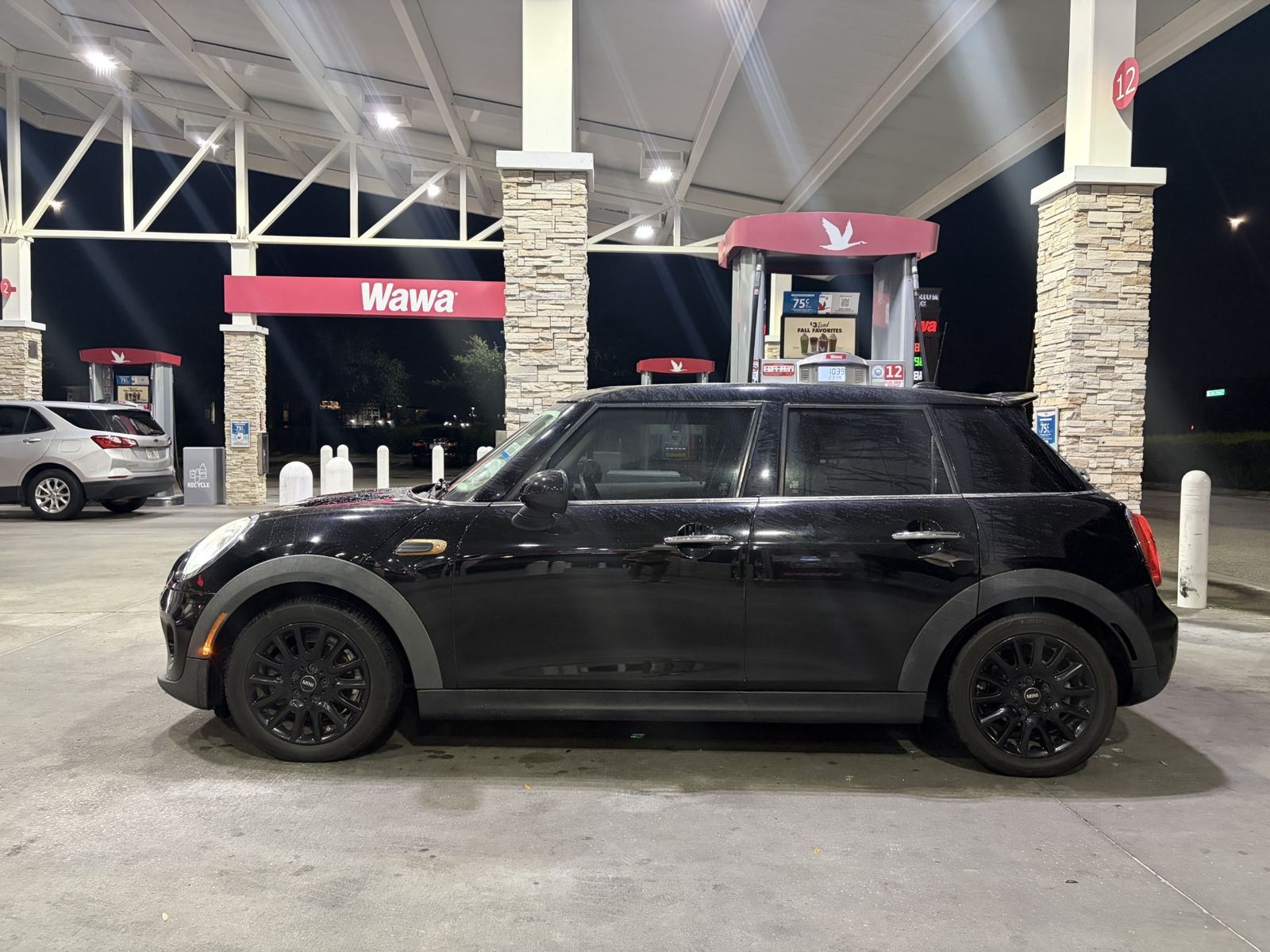 Vehicle photo 4